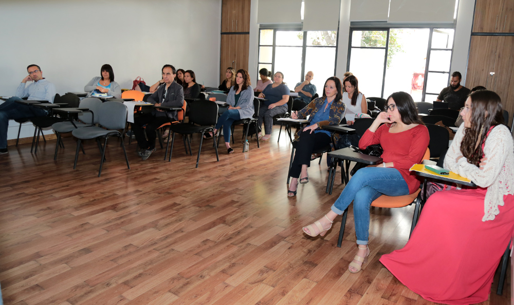 20 encargados de Apoyo Estudiantil reciben capacitación con un curso certificado en Acompañamiento y Orientación a Estudiantes
