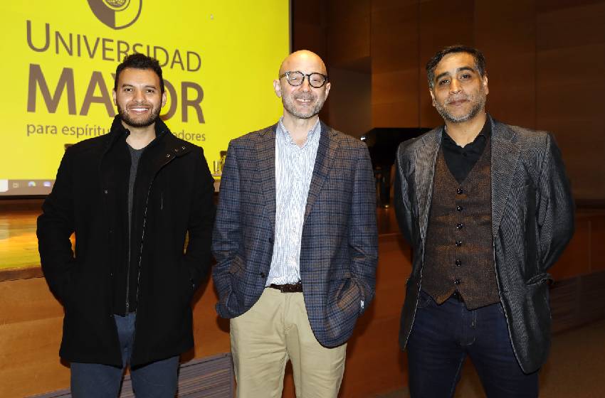 De izq. a der.: Dr. Ariel Norambuena, doctor en Física Teórica y académico de la U. Mayor; Andrés Gomberoff, doctor en Ciencias Físicas y Vicerrector de Vinculación con el Medio, Extensión y Comunicaciones U. Mayor y Sebastián Abades, doctor en Ciencias Biológicas con mención Ecología y director de Investigación y Transferencia Tecnológica e investigador del Centro de Genómica, Ecología y Medioambiente (GEMA) U. Mayor.