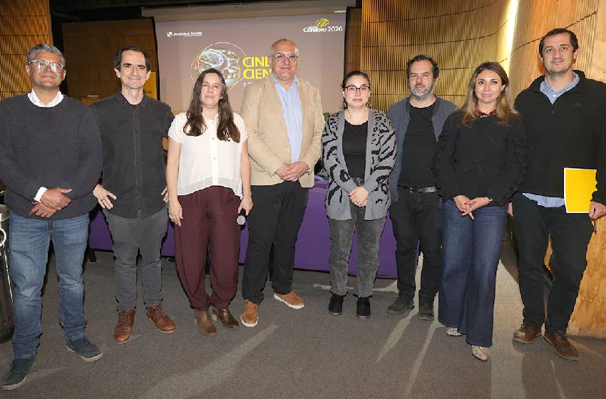 U. Mayor realizó la primera fecha del ciclo “Cine + Ciencia” en el campus Huechuraba