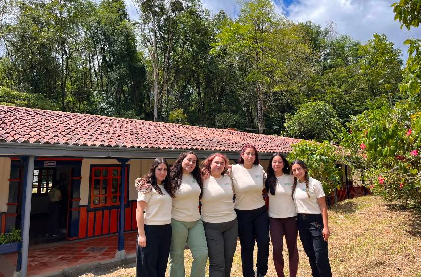 Seis alumnas UM viajaron a Colombia para ser parte de escuela internacional sobre sustentabilidad