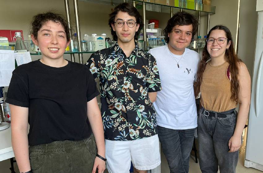 De iz a der: Javiera Román, Diego Rojas, Tomás Canela y Sofía Medina.