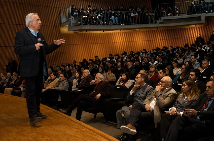 Jaime Mañalich advirtió que la IA transformará la medicina y llamó a anticiparse desde la formación universitaria
