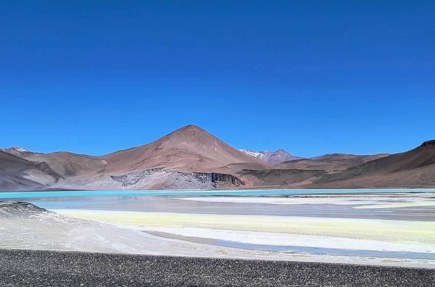 Estudiantes U. Mayor son parte de proyectos que investigarán la biodiversidad y la biogeoquímica de los salares de Chile