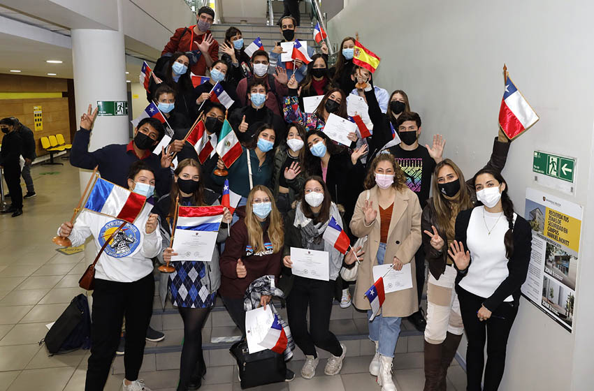 49 estudiantes extranjeros completaron su intercambio semestral en la U. Mayor 