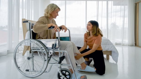 Internos de Enfermería capacitan a la comunidad en cuidados de personas con dependencia severa