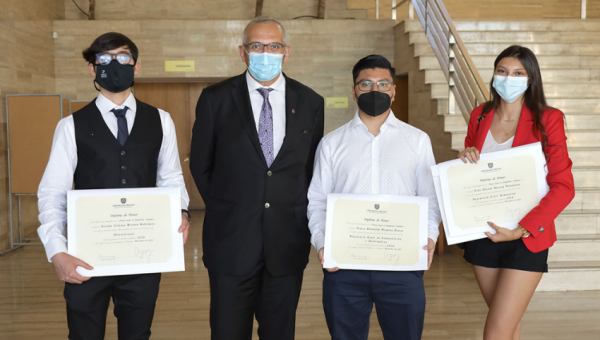 60 estudiantes fueron reconocidos con el Premio Anual al Rendimiento Académico U. Mayor 2021