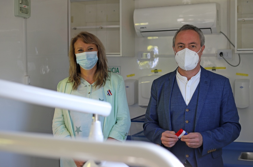 Universidad Mayor entrega Clínica Móvil Dental a Municipalidad de Pitrufquén