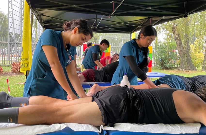 Estudiantes de Kinesiología apoyaron multitudinario Maratón de Temuco 2026