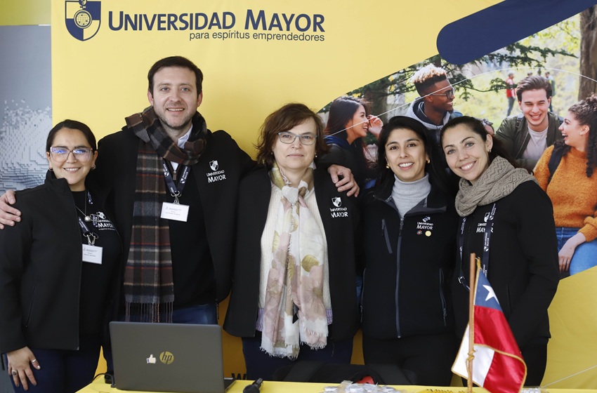 Realizan exitosa Feria de Relaciones Internacionales y Vinculación con el Medio