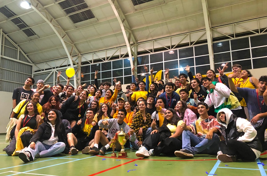 Más de 500 estudiantes dieron vida al Trofeo Mascota 2025